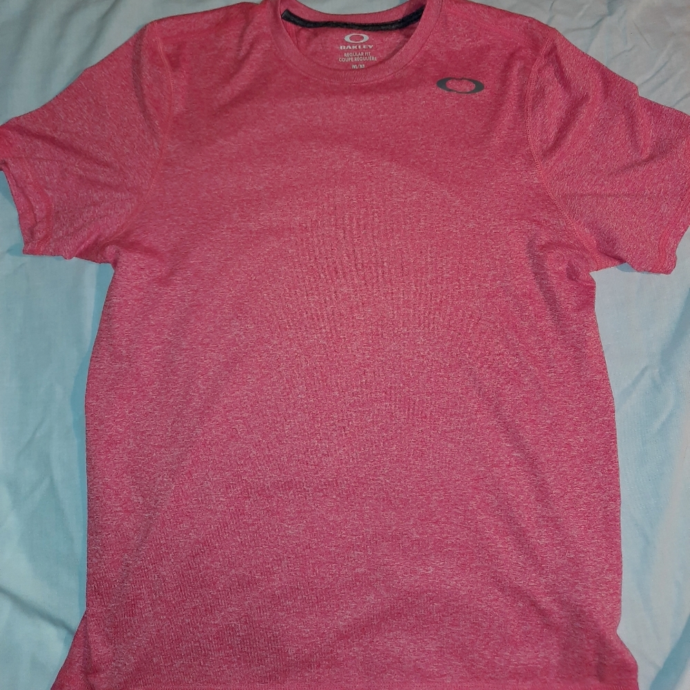 Oakley t-shirt